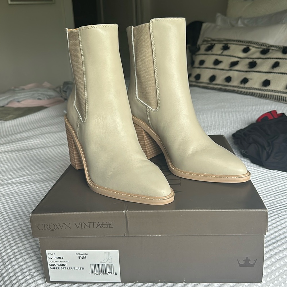 NWT- crown Vintage grey bootie size 8 1/2